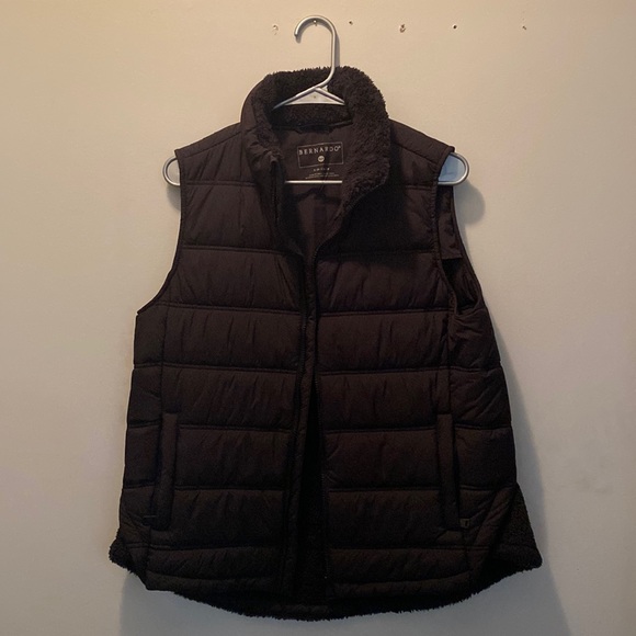 Bernardo Quilted Puffer Vest - Picture 5 of 13